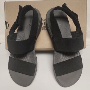 Cloudsteppers by Clarks Black and Gray Sandals